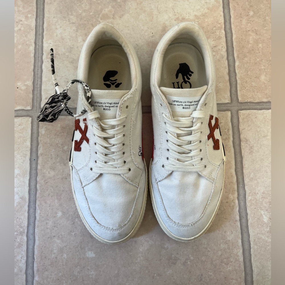 OFF-WHITE Vulc Low White Red Arrow Sneakers - Picture 2 of 6